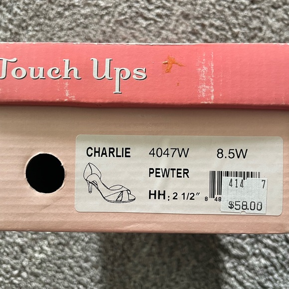 Women’s Shoes, size 8.5W - Picture 2 of 3